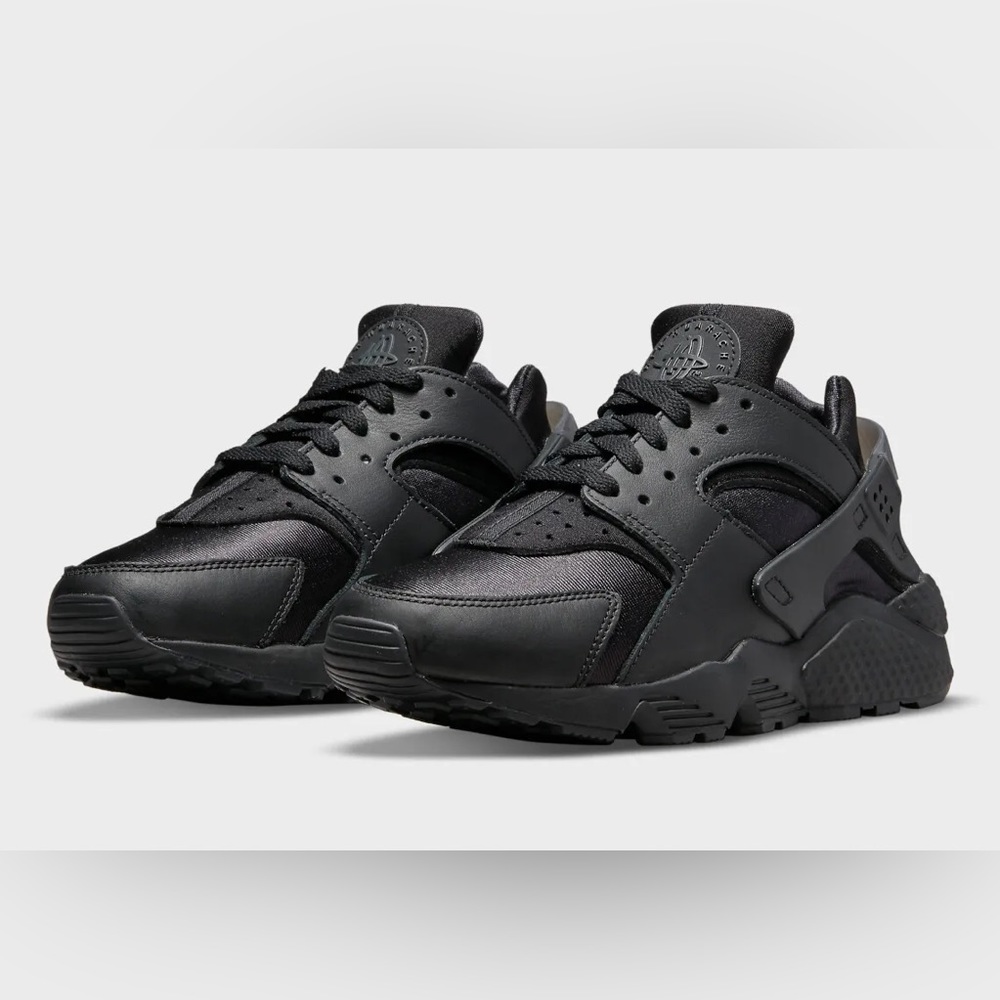 Nike black huaraches